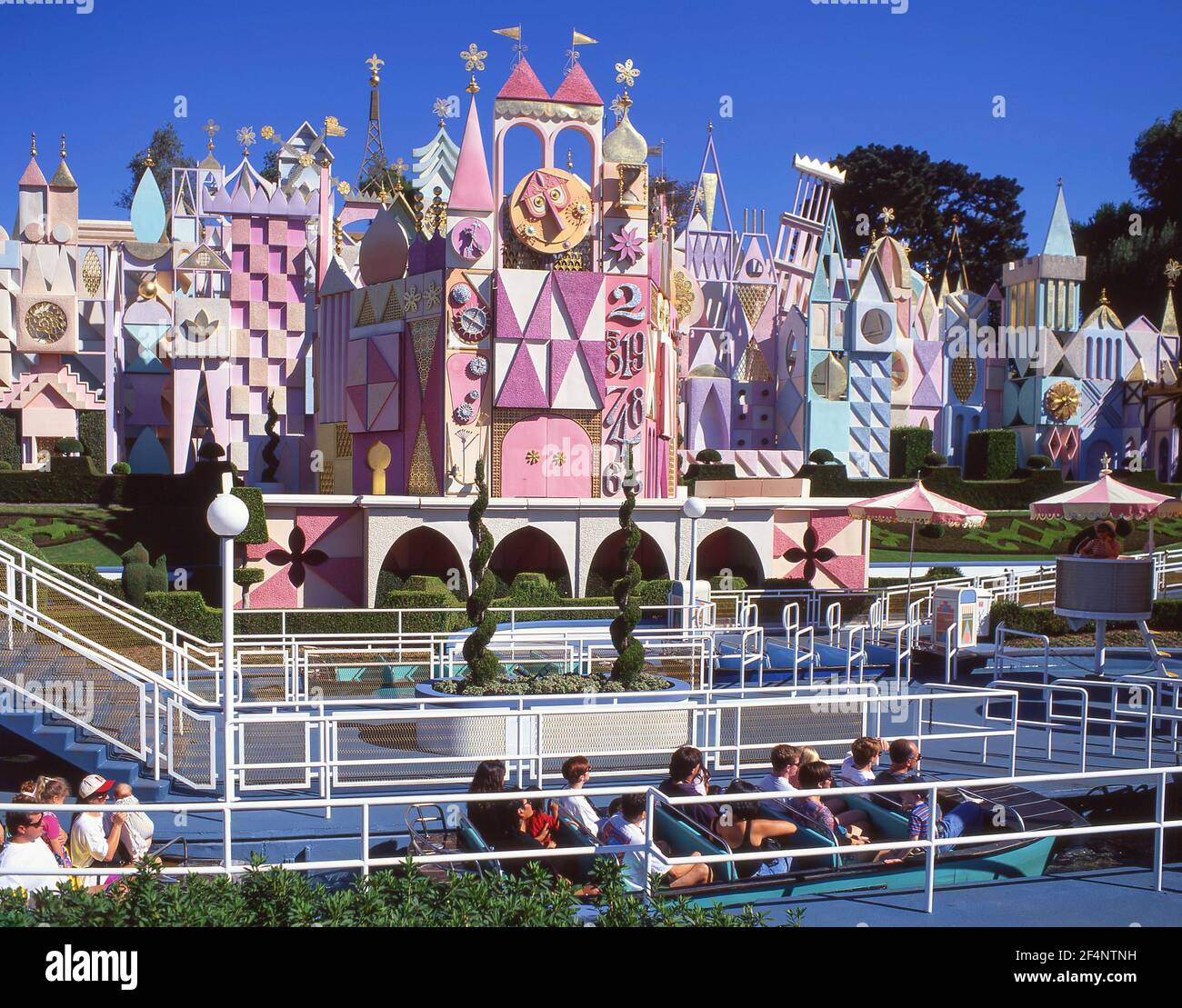 "Es ist eine kleine Welt" Attraktion, Disneyland, Anaheim, California, Vereinigte Staaten von Amerika Stockfoto