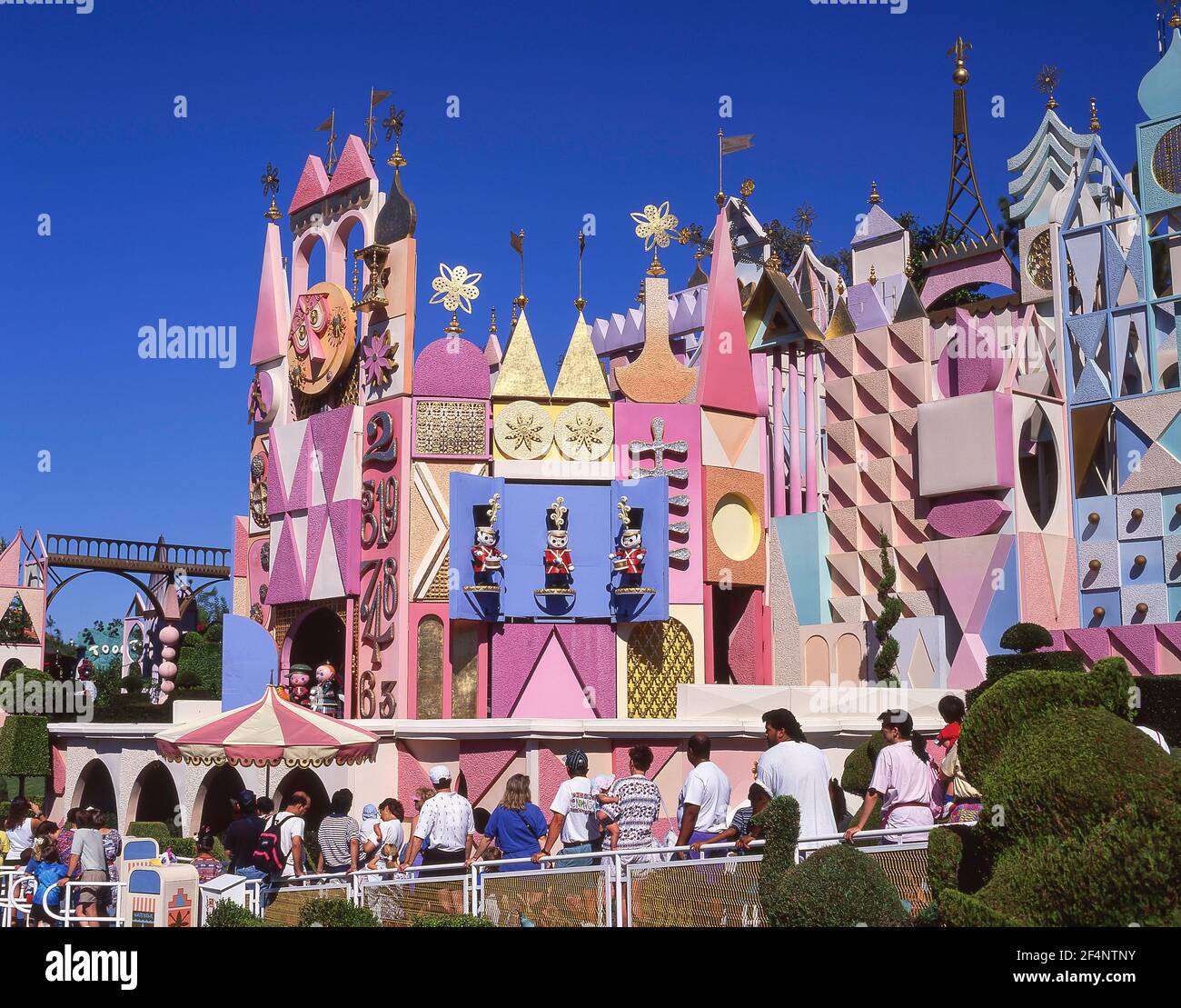 "Es ist eine kleine Welt" Attraktion, Disneyland, Anaheim, California, Vereinigte Staaten von Amerika Stockfoto