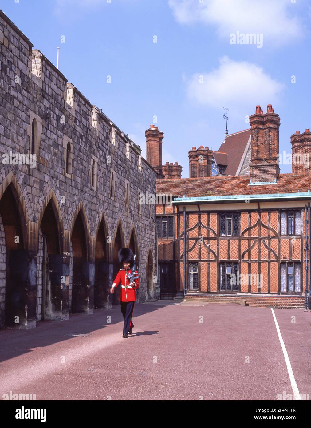 Wachhabende der Königin, Lower Ward, Schloss Windsor, Windsor, Berkshire, England, Vereinigtes Königreich Stockfoto
