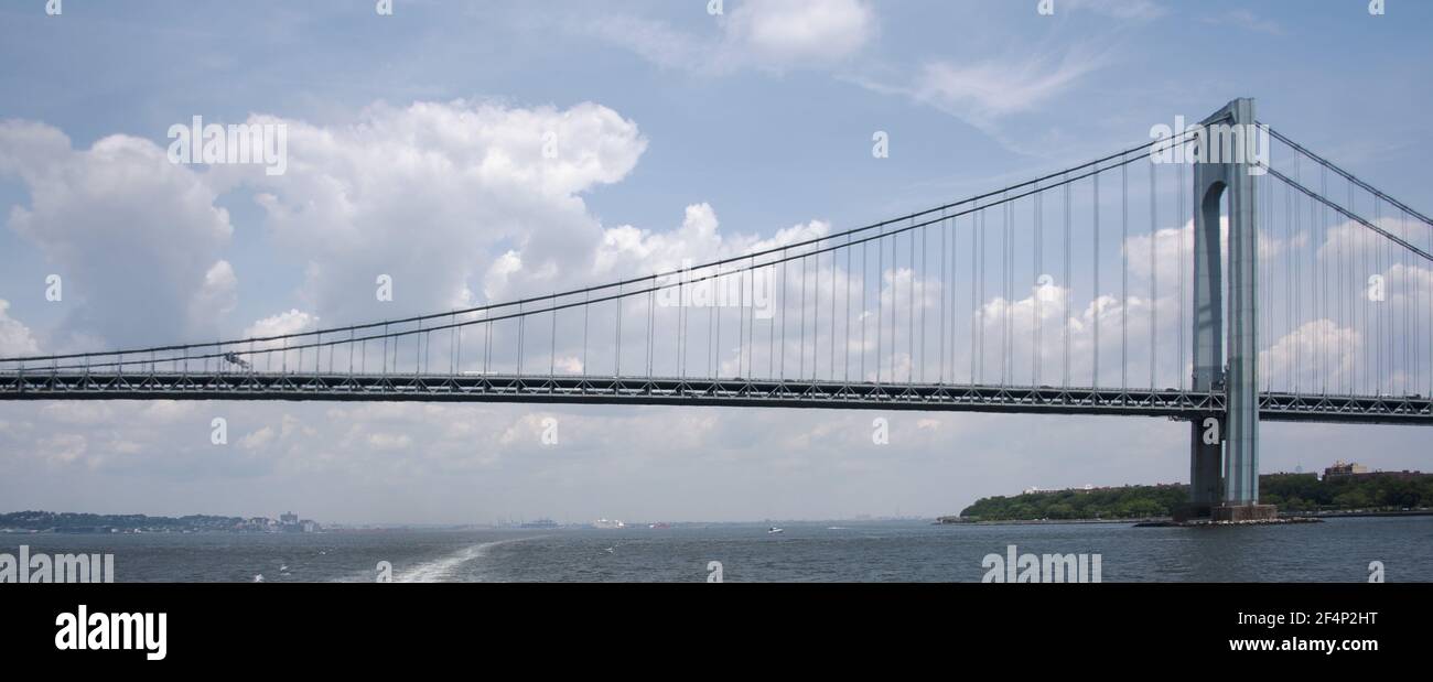 Panoramablick auf die Verrazzano Narrows Bridge, NY Stockfoto