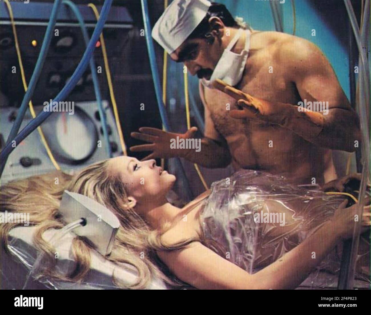 JEDER KANN SPIELEN aka Le Dolci Signore - 1968 Paramount Bilder Film mit Ursula Andress und Mario Adorf Stockfoto