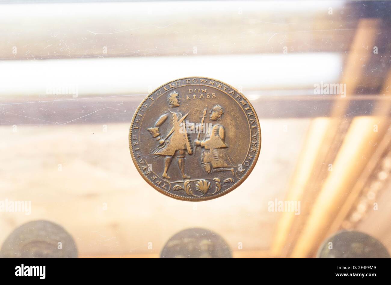 Madrid, Spanien - 6th. März 2021: Medaille zum Gedenken an die versuchte Eroberung von Cartagena de Indias, 1741. Museo Naval. Madrid Stockfoto