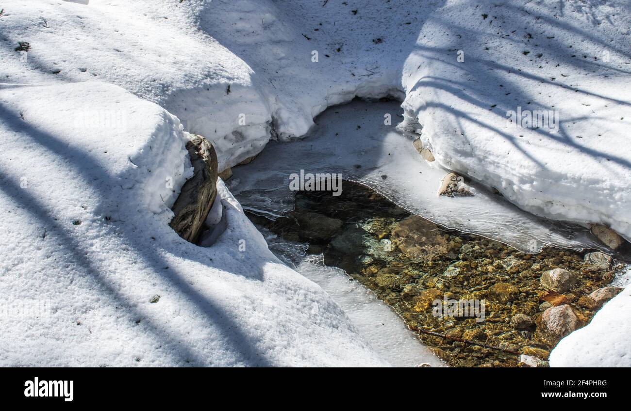 Offener Platz in einem Bach im späten Winter, frühen Frühling, New Hampshire #8705 Stockfoto