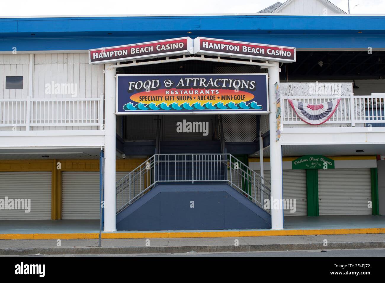 In den Sommermonaten ist es sehr voll, dies ist NH's Lieblingsstrand. Es hat alles, Wasser, Menschenmengen, Essen, Wellen, Angeln, Sonnenbaden. Und das Casino. Stockfoto