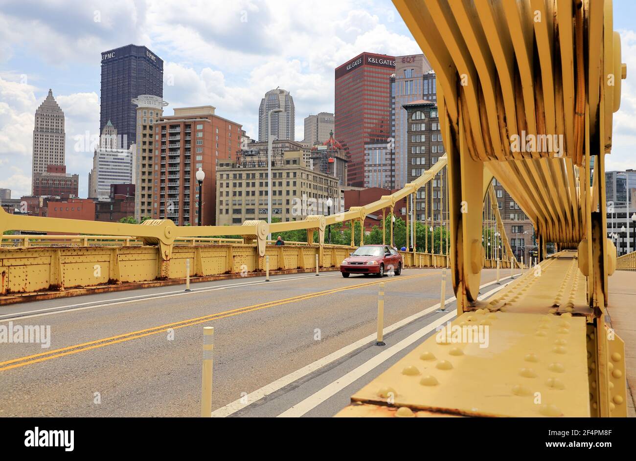 Andy Warhol Bridge mit Downtown Pittsburgh im Hintergrund.Pittsburgh.Pennsylvania.USA Stockfoto
