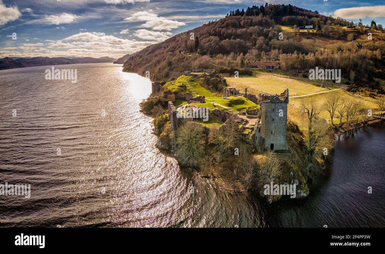 Urquhart Castle, die ikonische Festung auf Lochness mit Ursprüngen aus der Pictish Zeit, als es ein hoher Status Ort möglicherweise besucht war Stockfoto