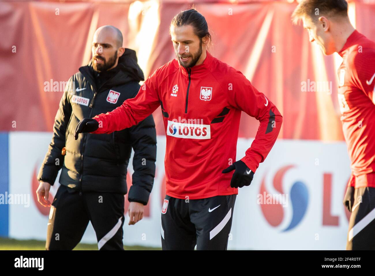 Warschau, Polen. März 2021, 22nd. Grzegorz Krychowiak von Polen in Aktion gesehen während der ersten offiziellen Trainingseinheit der polnischen Fußballnationalmannschaft im Jahr 2021. (Foto von Mikolaj Barbanell/SOPA Images/Sipa USA) Quelle: SIPA USA/Alamy Live News Stockfoto