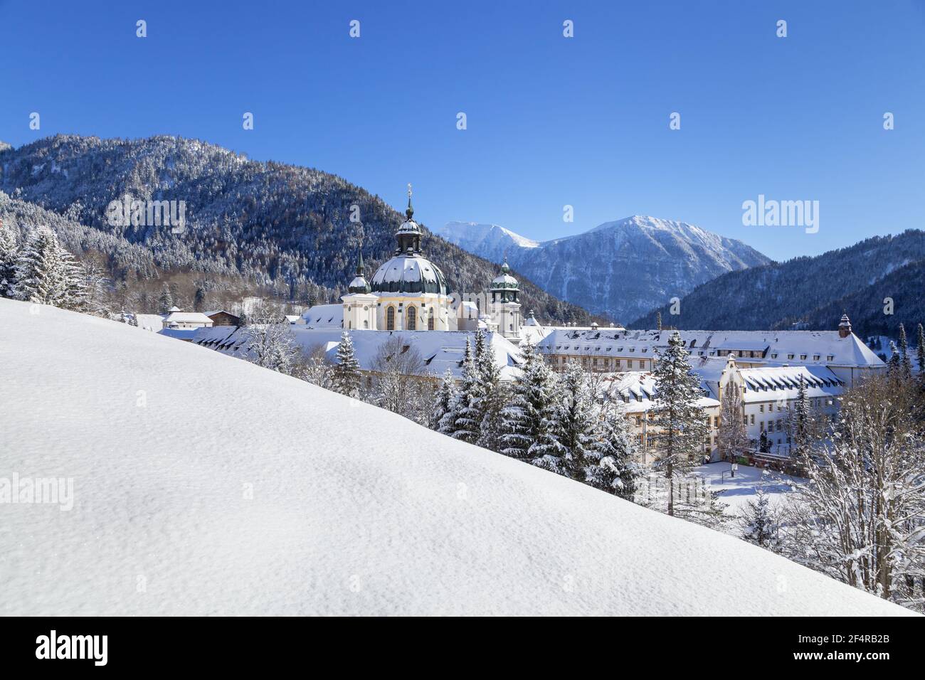 Geographie / Reisen, Deutschland, Bayern, Ettal, Kloster Ettal vor dem Estergebirge im, Additional-Rights-Clearance-Info-Not-available Stockfoto