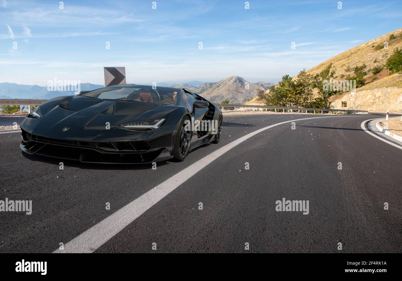 Lamborghini Centenario Roadster auf der malerischen Straße Stockfoto