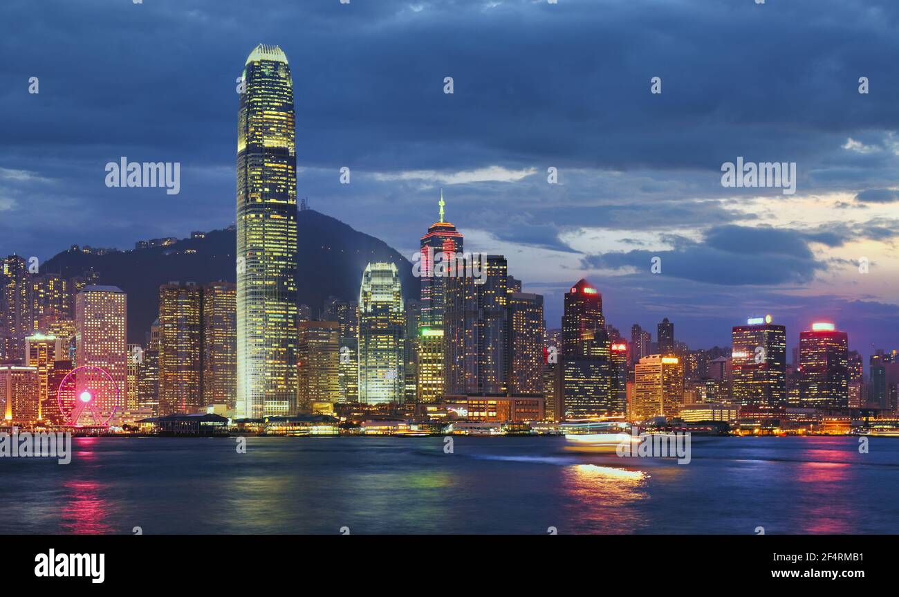 Skyline von Hongkong und China vom Victoria Harbour aus Stockfoto