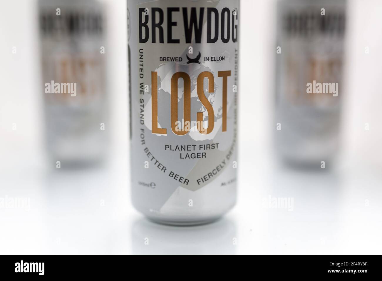 Woodbridge, Suffolk, UK März 10 2021: Neues Brewdog Lost Lagar, das mit Sonnenenergie gebraut wird und das weltweit erste kohlenstoffneutrale Bier ist Stockfoto