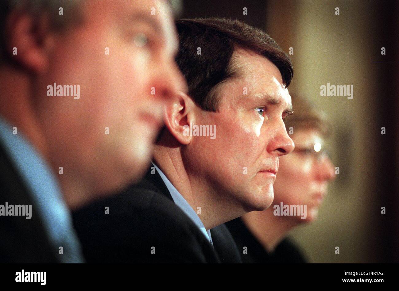VON LINKS NACH RECHTS - DETECTIVE CHIEF SUPERINTENDENT DAVE COX AUS DER MET., DETECTIVE SUPERINTENDENT ANDY MURPHY AUS HERTS CONSTABULARY, ASSISTANT CHIEF CROWN STAATSANWALT ALISON SAUNDERS. MIT BEZUG AUF DEN MULCAHY-MORD CASE,2. FEBRUAR 2001 FOTO ANDY PARADISE Stockfoto