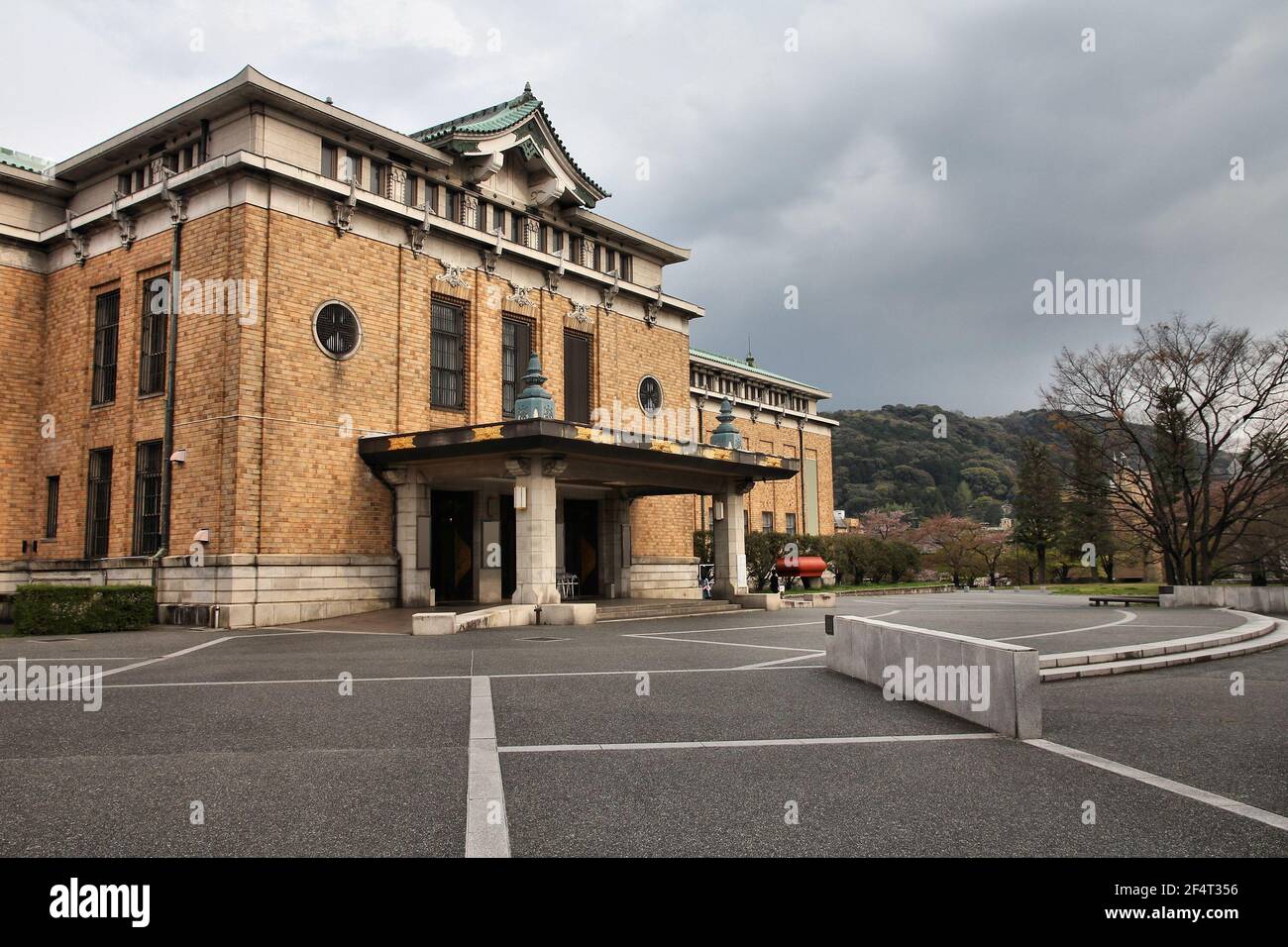 Kyoto Municipal Museum of Art in Japan. Wahrzeichen Gebäude im Okazaki Park. Es wurde 1928 eröffnet. Stockfoto