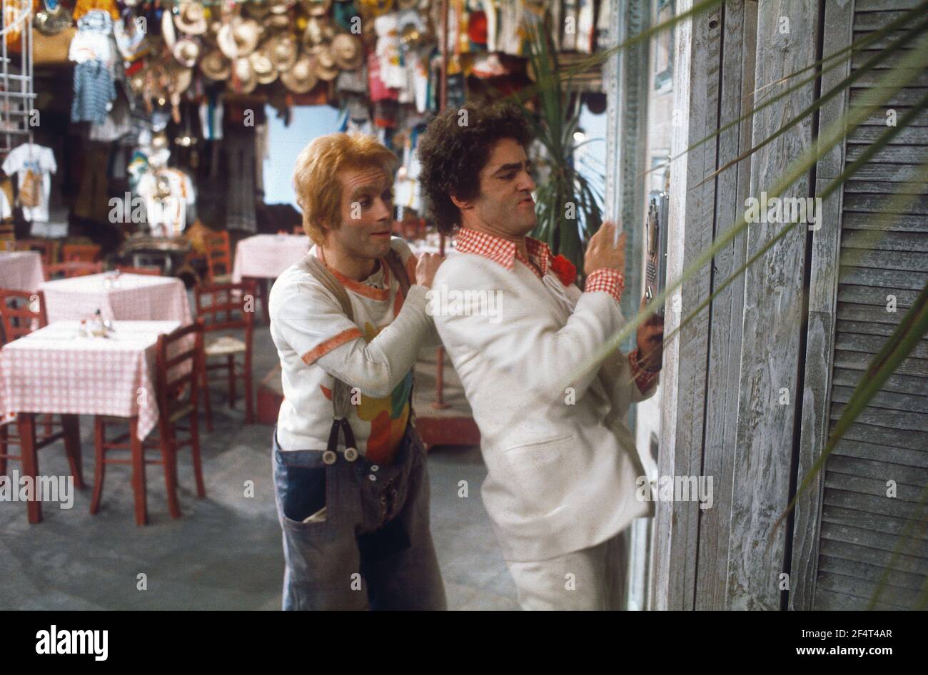 Die RSC-Besetzung in Aktion während der ATV-FERNSEHNETZPRODUKTION von Trevor Nunns musikalischer Adaption für das Fernsehen, KOMÖDIE DER FEHLER von William Shakespeare im Royal Shakespeare Theatre, Stratford-upon-Avon. Darsteller: Judi Dench, Francesca Annis, Michael Williams,- Mike Gwilym, Roger Reed, Nickolas Grace, Griffith Jones, Barbara Shelley, Robin Ellis. Die Aufführung wurde am 18. April 1978 vom Theater national übertragen. Stockfoto