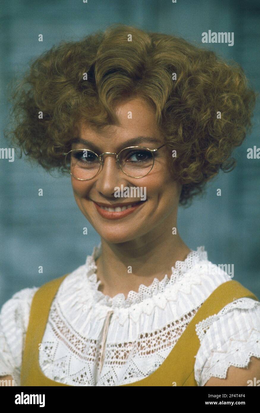 Die RSC-Besetzung in Aktion während der ATV-FERNSEHNETZPRODUKTION von Trevor Nunns musikalischer Adaption für das Fernsehen, KOMÖDIE DER FEHLER von William Shakespeare im Royal Shakespeare Theatre, Stratford-upon-Avon. Darsteller: Judi Dench, Francesca Annis, Michael Williams,- Mike Gwilym, Roger Reed, Nickolas Grace, Griffith Jones, Barbara Shelley, Robin Ellis. Die Aufführung wurde am 18. April 1978 vom Theater national übertragen. Stockfoto