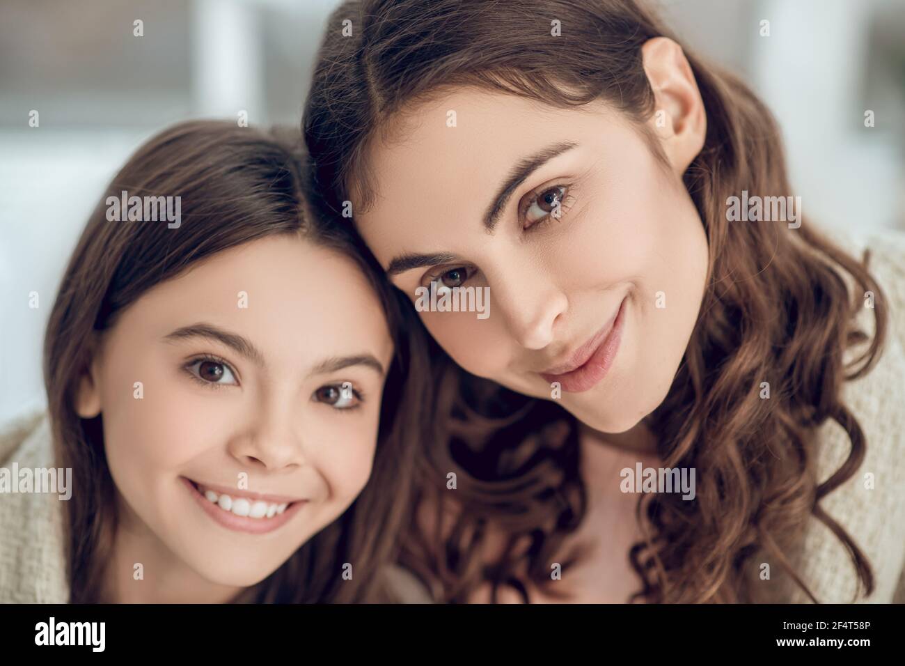 Nahaufnahme von lächelnder Mutter und Tochter Stockfoto