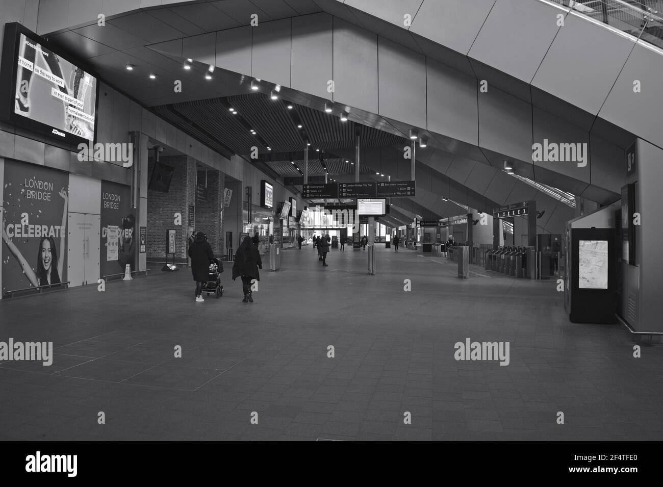 Rush Hour London Bridge Station 1 Jahr nach von Covid Sperre Stockfoto