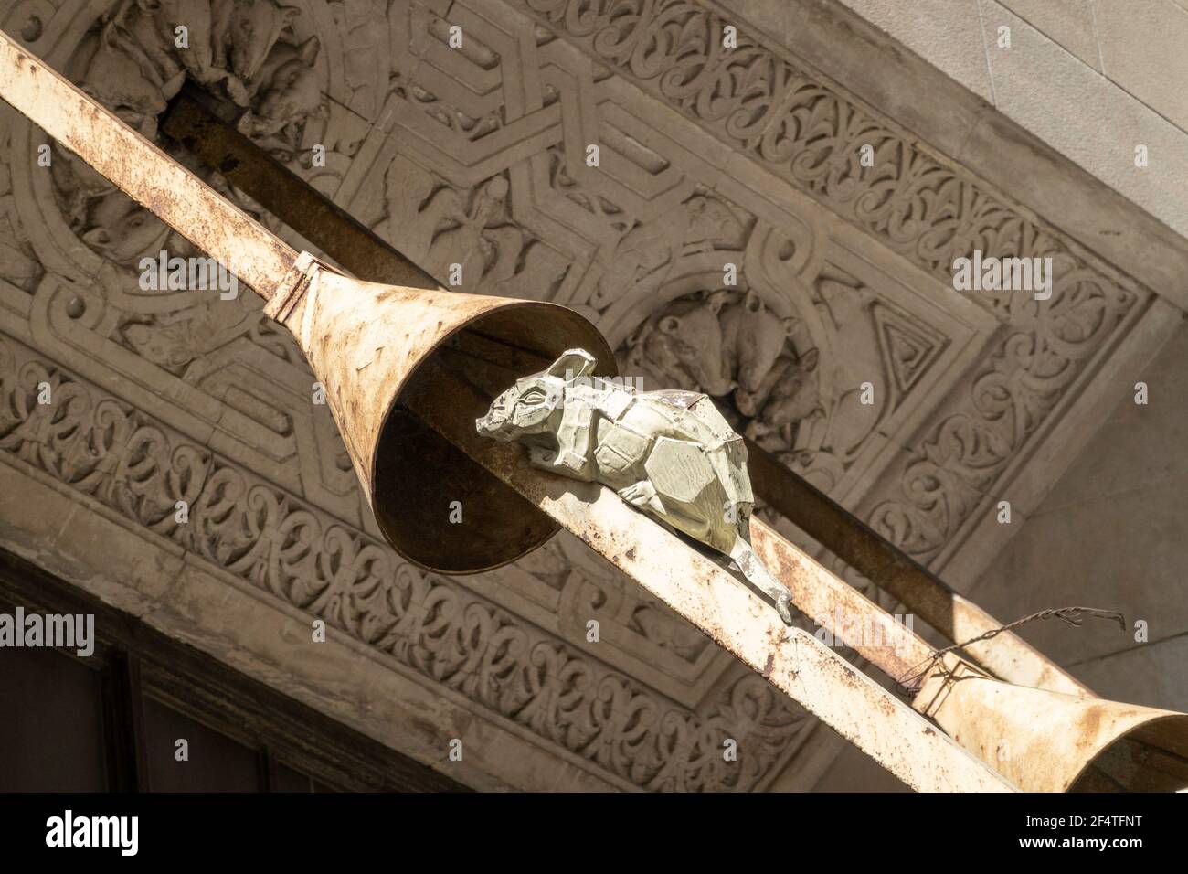 Sculpted Rat auf dem Graybar Building am Grand Central Terminal, NYC Stockfoto