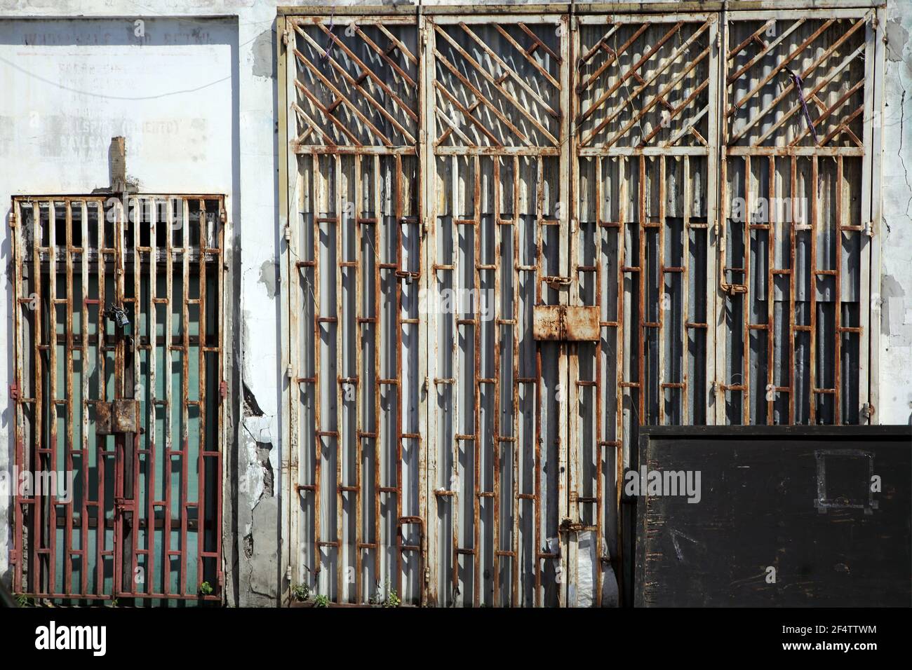 St. George's Grenada die Carenage verfiel und verlassene Gebäude gesperrt Nach oben Stockfoto