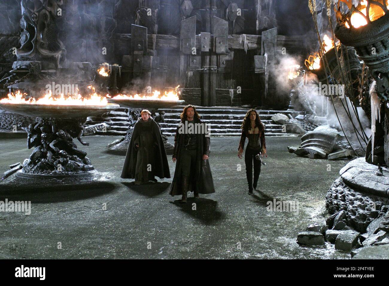 DAVID WENHAM, KATE BECKINSALE und HUGH JACKMAN in VAN HELSING (2004), Regie Stephen SOMMERS. Kredit: UNIVERSAL / MASI, FRANK / Album Stockfoto