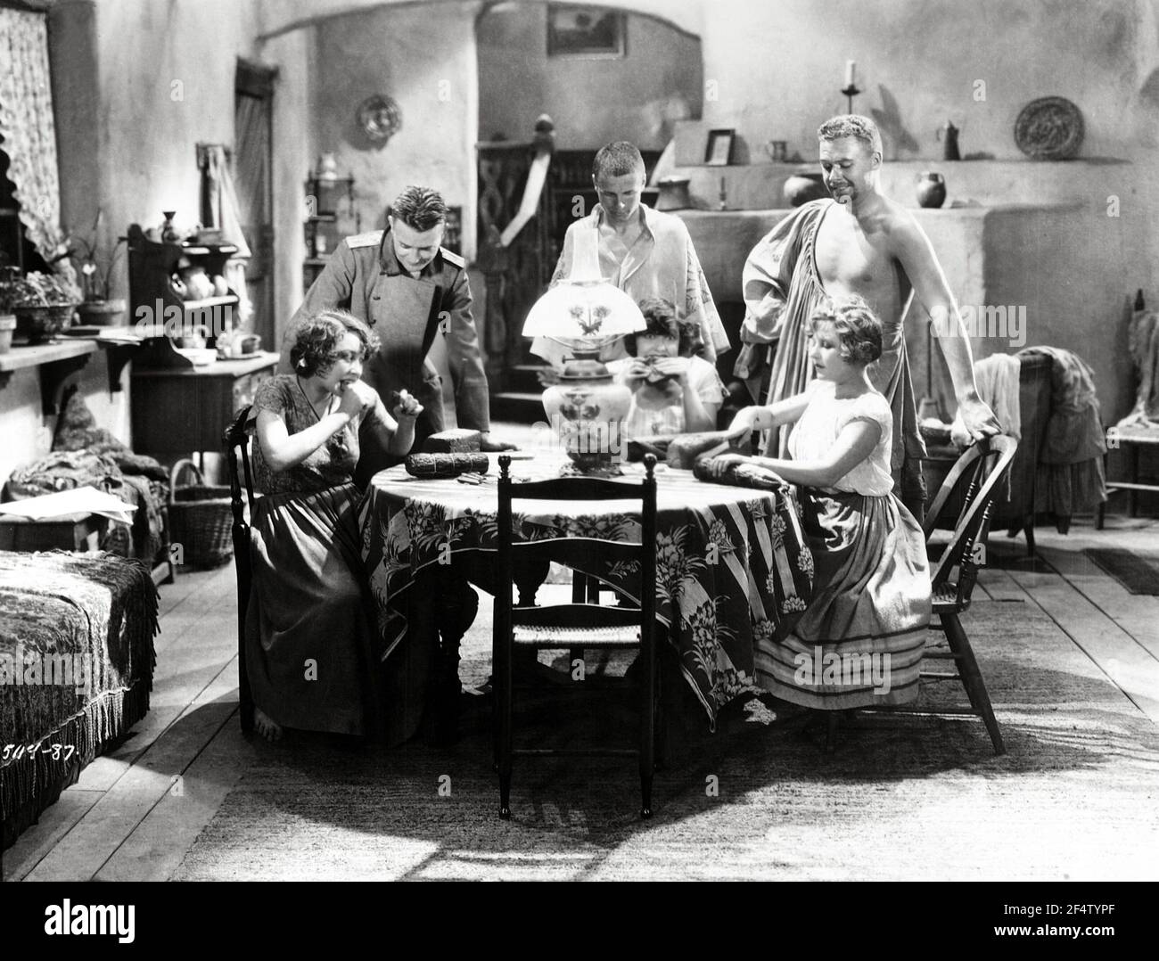 LEW AYRES IN ALLER RUHE AN DER WESTLICHEN FRONT (1930), GERICHTET VON LEWIS MILESTONE. Kredit: UNIVERSALBILDER / Album Stockfoto