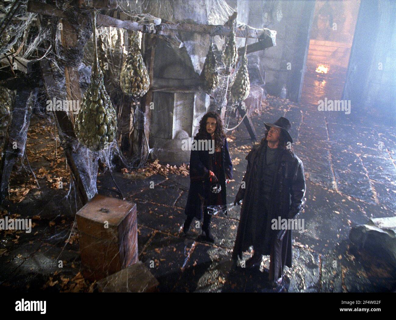 KATE BECKINSALE und HUGH JACKMAN in VAN HELSING (2004), Regie Stephen SOMMERS. Kredit: UNIVERSAL / Album Stockfoto