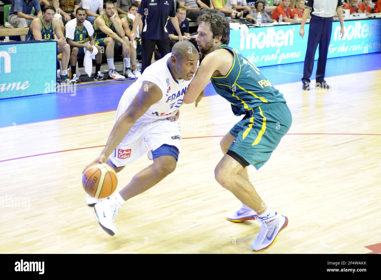 BASKETBALL- WM-VORBEREITUNG 2010 - FRANKREICH V AUSTRALIEN - VILLEURBANNE (FRA) - 23/08/2010 - FOTO : JEAN FRANCOIS MOLLIERE / DPPI - BORIS DIAW (FRA) Stockfoto