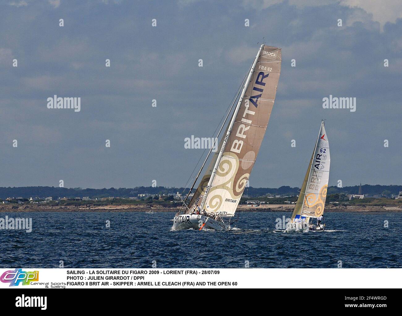 SEGELN - LA SOLITAIRE DU FIGARO 2009 - LORIENT (FRA) - 28/07/09PHOTO : JULIEN GIRARDOT / DPPI FIGARO II BRIT AIR - SKIPPER : ARMEL LE CLEACH (FRA) UND DIE OPEN 60 Stockfoto