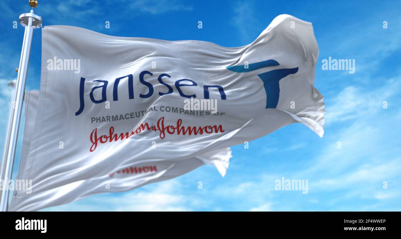 Beerse, Belgien, März 12 2021: Janssen-Flaggen fliegen im Wind. Janssen ist ein Pharmaunternehmen von Johnson und Johnson, das eine Stockfoto