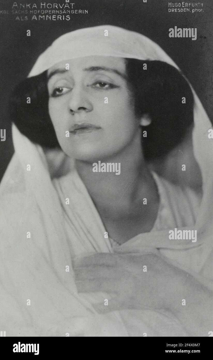 Anka Horvat als Amneris in 'Aida' von Giuseppe Verdi. Royal Hofer Dresden, um 1915. Fotografie (Weltpostkarte) von Hugo Erfurth Stockfoto