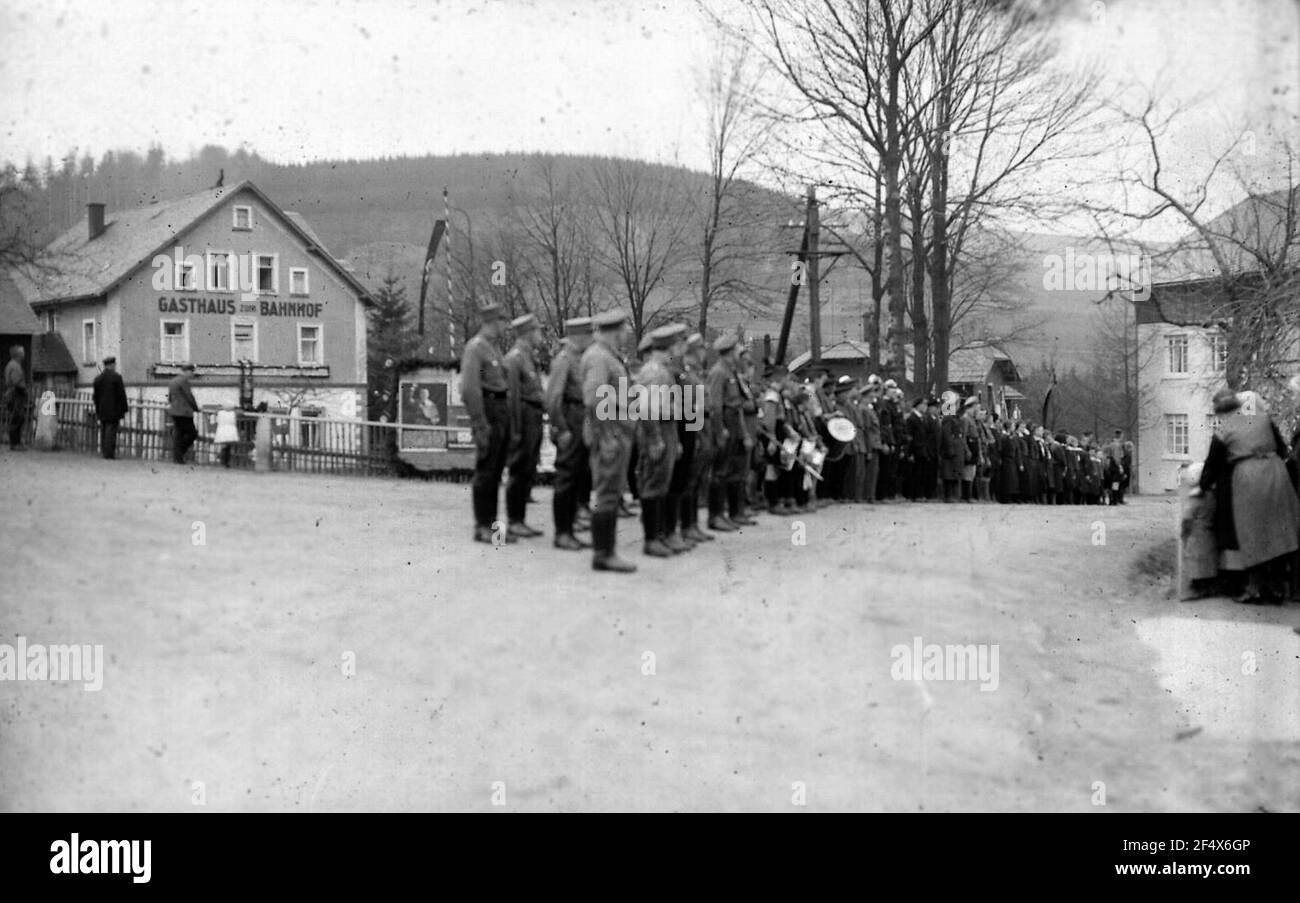SA marsch am Bahnhof Stockfoto