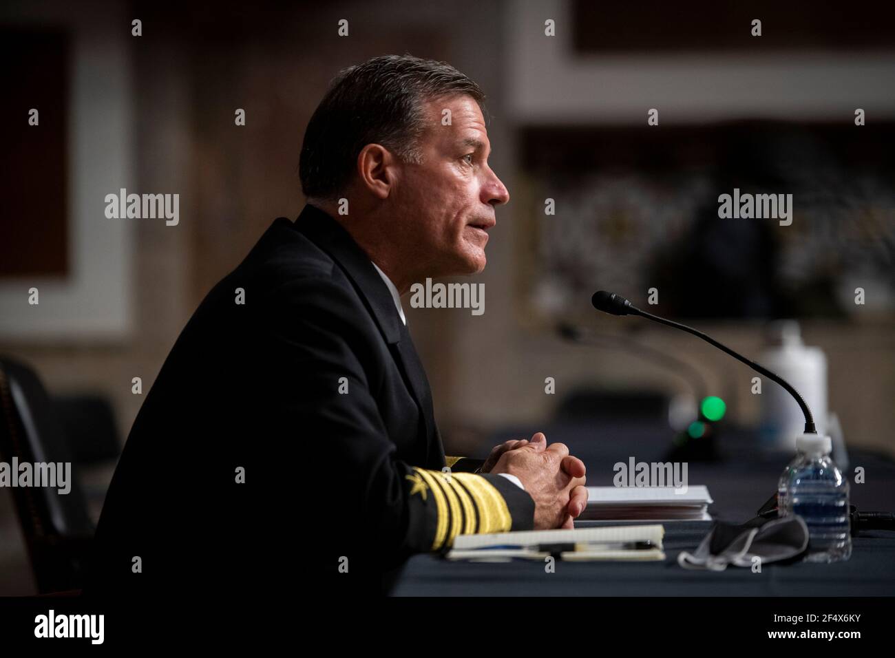 Admiral John C. Aquilino, USN, erscheint bei einer Anhörung des Senatsausschusses für bewaffnete Dienste in Bezug auf seine Nominierung zur Wiederernennung in die Klasse des Admirals und zum Kommandanten, United States Indo-Pacific Command, Department of Defense, im Dirksen Senate Office Building in Washington, DC, Dienstag, 23. März 2021. Kredit: Rod Lampey/CNP /MediaPunch Stockfoto