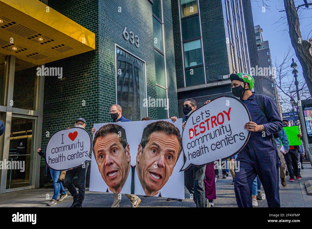 USA. März 2021, 23rd. Am Dienstag, den 23. März, 2021 Anbieter von NYC Nachbarschaft Gemeinde Gesundheitskliniken, Patienten, Und Gemeindegesundheitsbefürworter hielten eine Kundgebung ab und sprachen sich gegen die Heuchelei des Gouverneurs Cuomo im Gesundheitswesen aus, da sein Vorschlag, das kommunale Sicherheitsnetz von 340B zu 32 Schließung von Nachbarschaftskliniken, dem Verlust von mehr als 700 Arbeitsplätzen im Gesundheitswesen, führen wird. Und wird das Leben von Millionen von New Yorkern gefährden. (Foto von Erik McGregor/Sipa USA) Quelle: SIPA USA/Alamy Live News Stockfoto