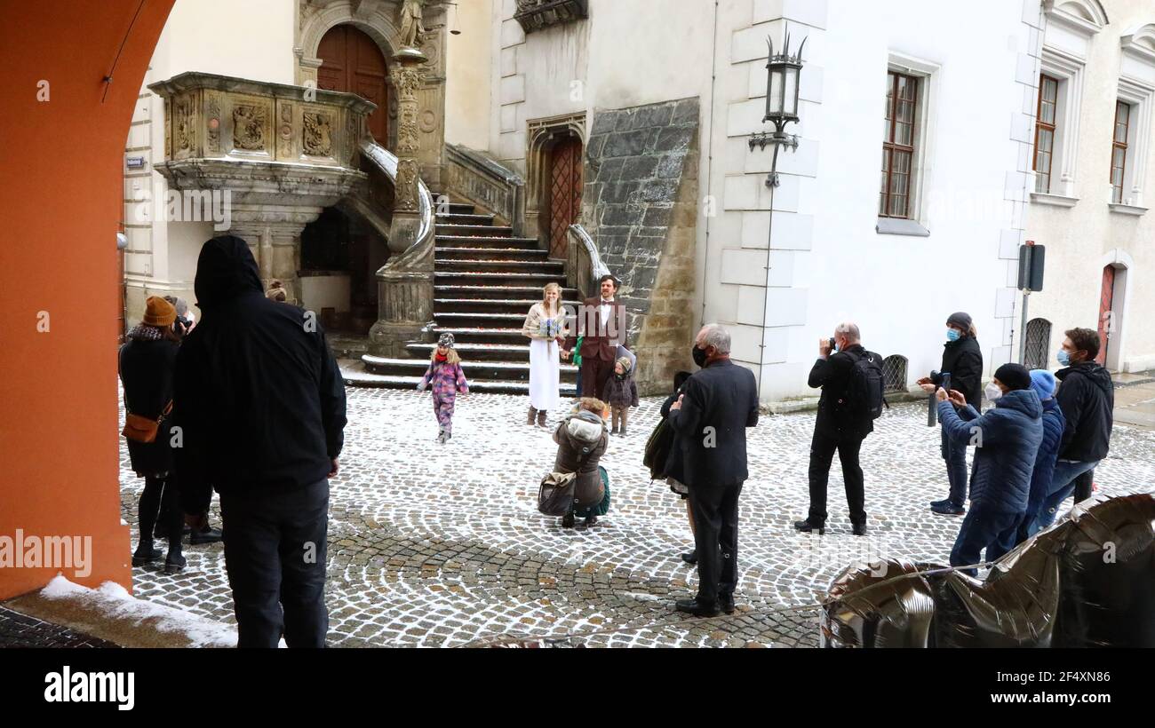 Etwas seltener zu sehen, eine Hochzeit während der Corona Pandemie in Görlitz am 20.03.2021 Stockfoto