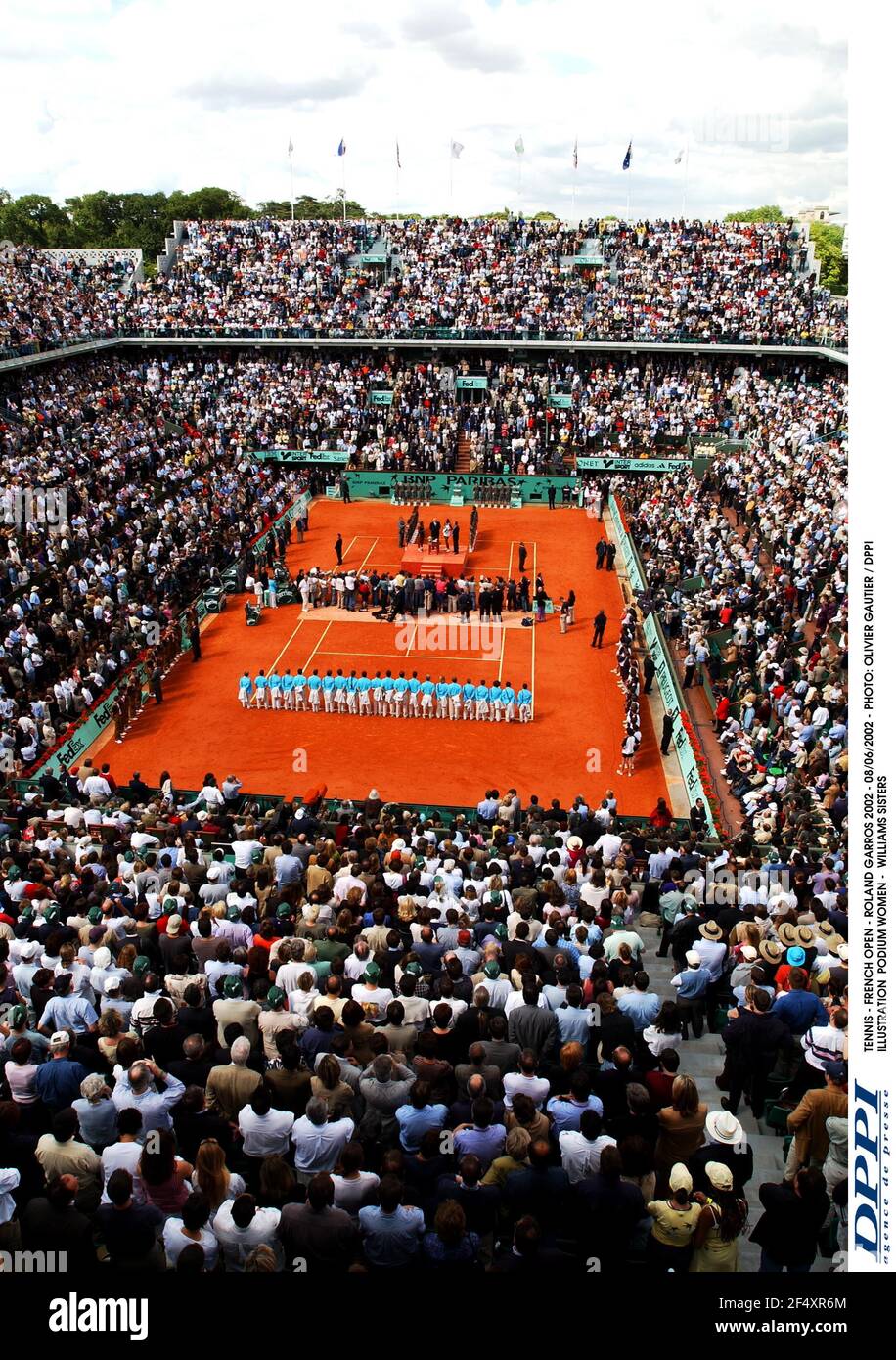 TENNIS - FRANZÖSISCH OFFEN - ROLAND GARROS 2002 - 08/06/2002 - FOTO: OLIVIER GAUTHIER / DPPI ILLUSTRATION PODIUM FRAUEN - WILLIAMS SCHWESTERN Stockfoto