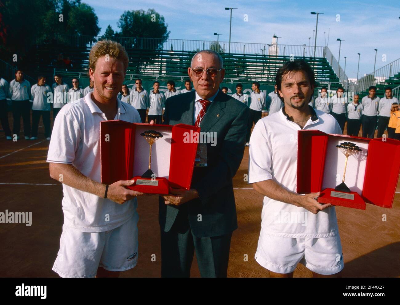 Die spanischen Tennisspieler Alex Lopez-Moron und der Argentinier Andres Schneiter, 2003 Stockfoto