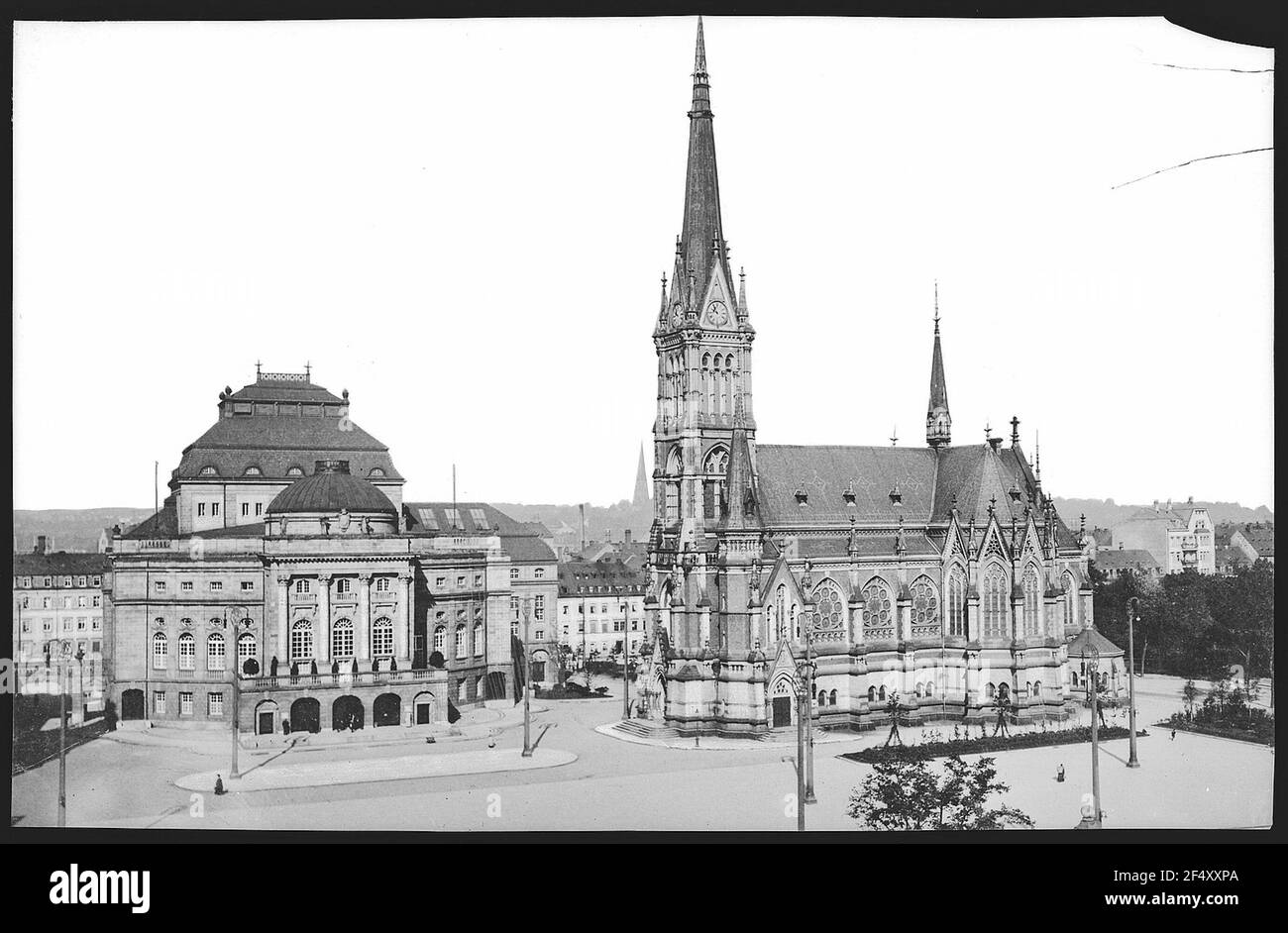 Chemnitz. Neues Theater u. Petrikirche am Königsplatz Stockfoto