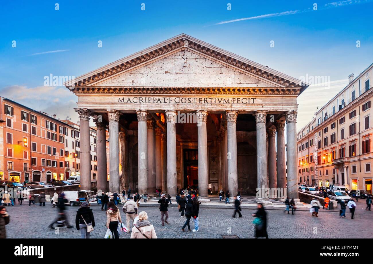 Das Pantheon im Stadtzentrum von Rom in Latium in Italien. Stockfoto