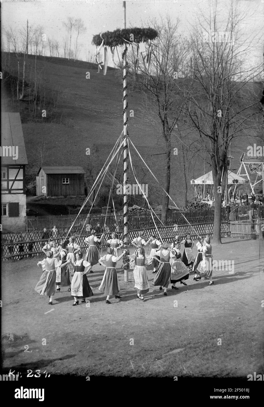 Tanz um die Maypole - Frauenverein Steinbach Stockfoto