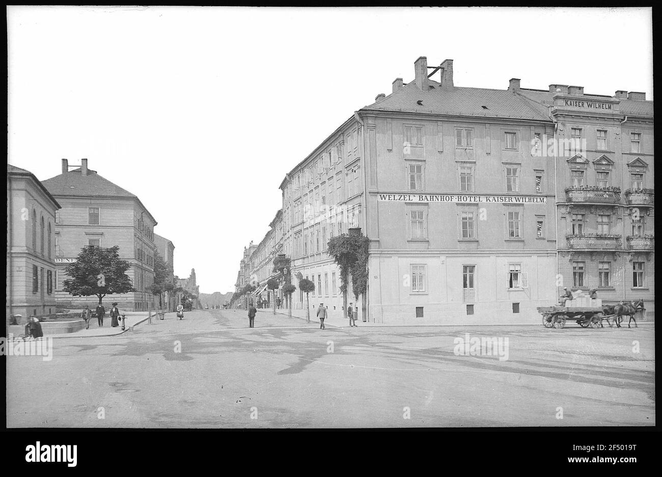 Eger (Böhmen). Blick in die Bahnhofstraße mit dem Bahnhof-Hotel Kaiser Wilhelm Stockfoto