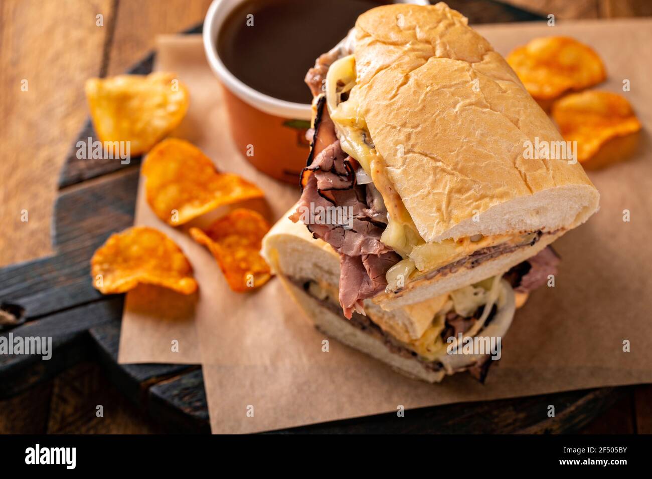 Italienisches Rindfleisch-Sandwich au jus in einer Schüssel Stockfoto