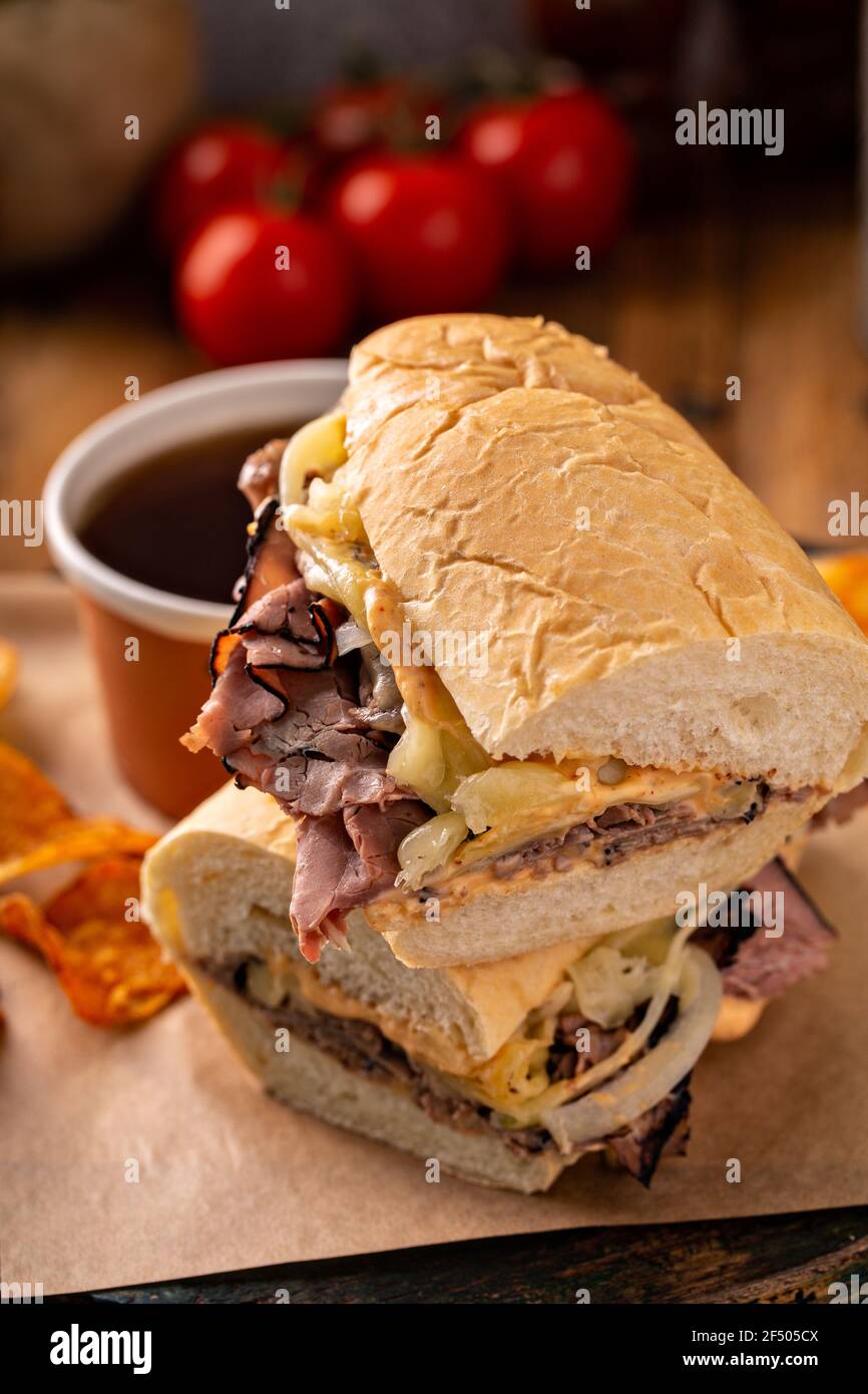 Italienisches Rindfleisch-Sandwich au jus in einer Schüssel Stockfoto