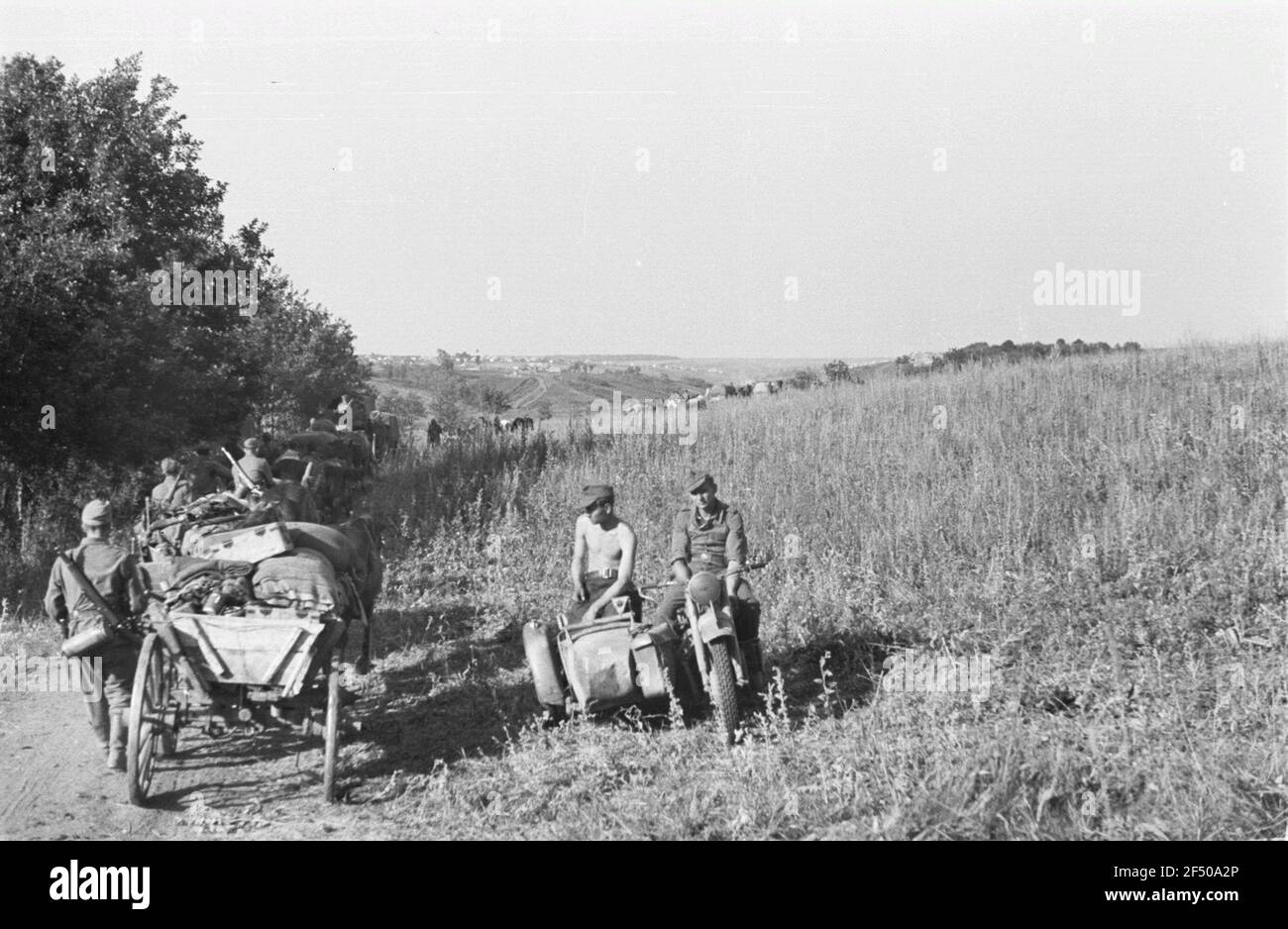 Zweiter Weltkrieg. Bilder auf der Vorderseite. Sowjetunion. Rot die deutsche Wehrmacht mit Pferderücken Stockfoto