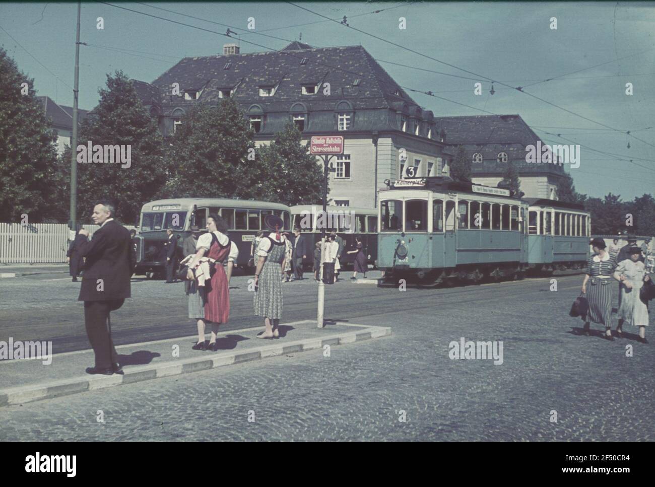 München. Straßenbahnhaltestelle (Linie 3) Richtung Köln-Platz Stockfoto