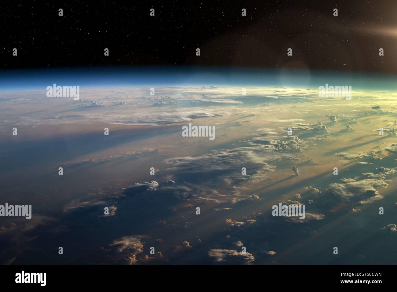 Beobachtung des Planeten Erde aus dem All. Auf der Oberfläche des Planeten sind sichtbare Wolken. Erdatmosphäre. Elemente dieses Bildes eingerichtet von N Stockfoto