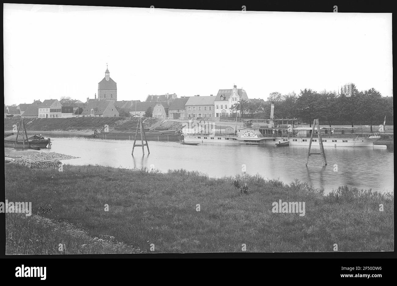 Mühlberg. Stadtbild, Elbe mit Dampfer Bodenbach Stockfoto