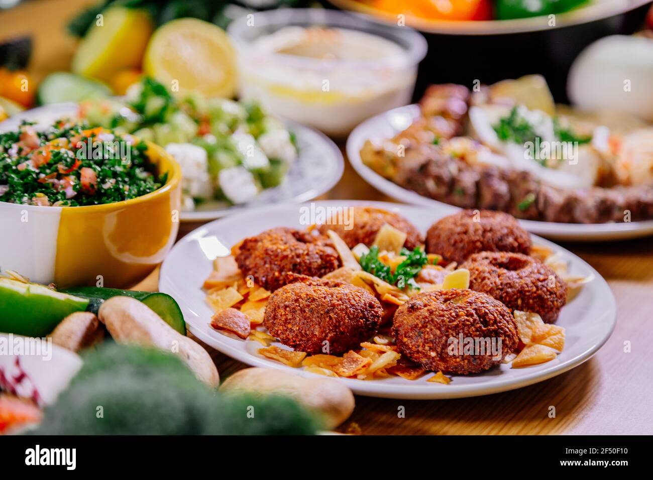 Gesunde Lebensmittel Saubere Ernährung Auswahl: Obst, Gemüse, Samen, Superfood, Blattgemüse und mediterrane Gerichte. Entgiftung und saubere Ernährung. Lebensmittel mit hohem Nahrungsgehalt Stockfoto