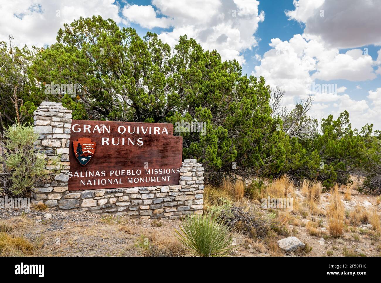 Schild mit den Ruinen von Gran Quivira am Salinas Missions National Monument, New Mexico, USA. Stockfoto