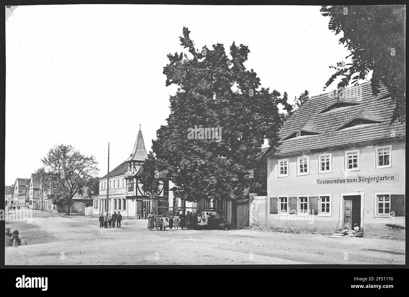 Mühlberg / Elbe. Vorort mit Sanierung zum Bürggarten Stockfoto