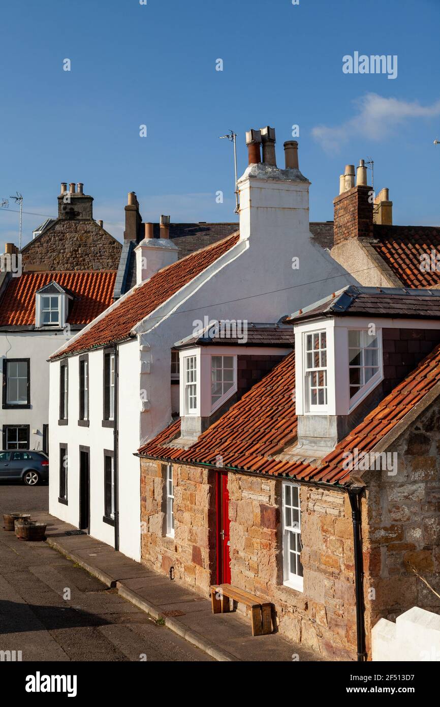 Traditionelle Häuser am Hafen in Cellerdike, Fife, Schottland Stockfoto